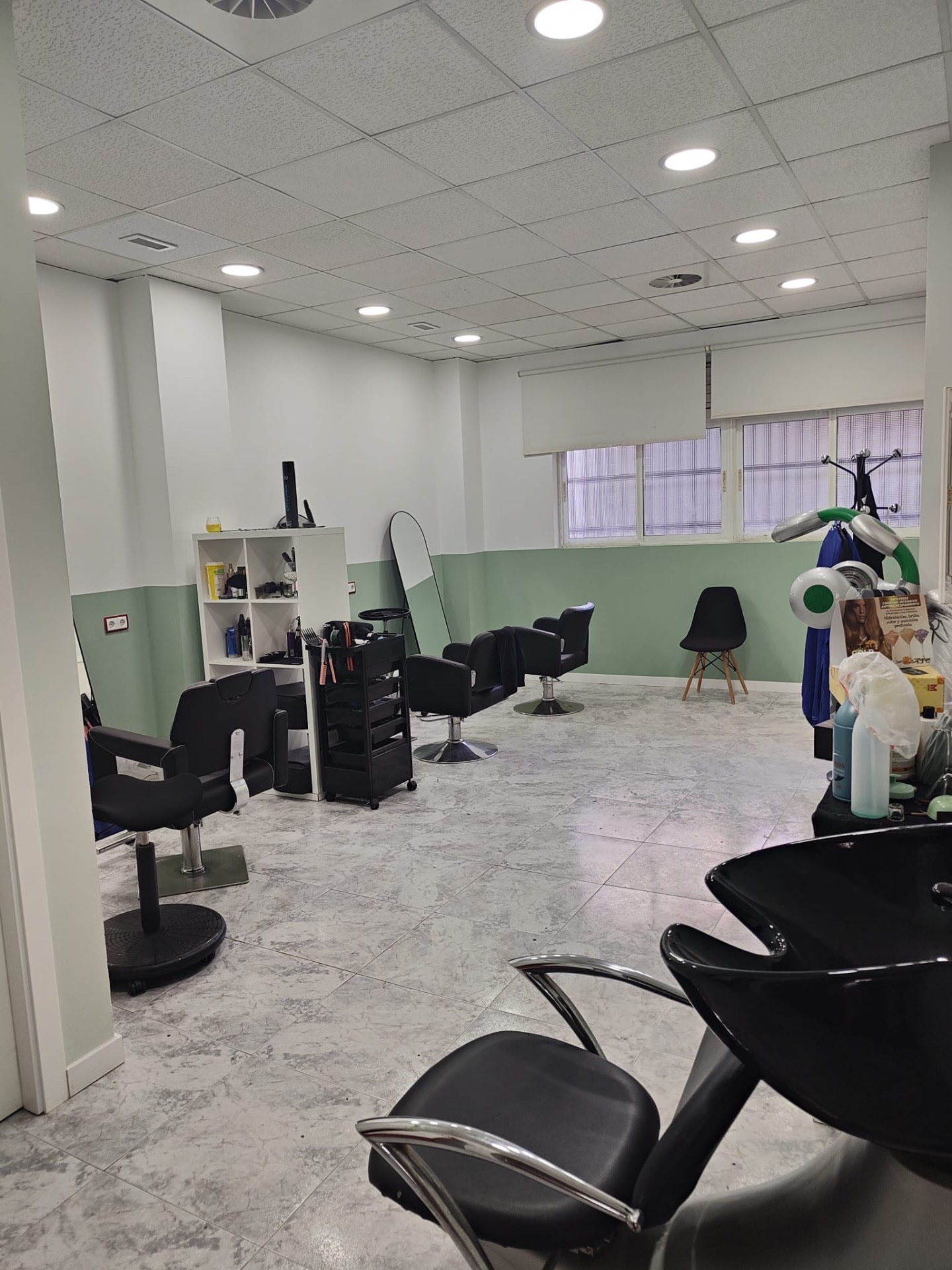 Zona de peluquería del centro Mayra Rodríguez en Valencia